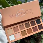 High Pigmently Three-dimensional Lasting Waterproof Makeup Eyeshadow Wholesale 12 Hole Eyeshadow Palette